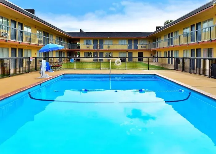 Castle Inn & Suites By Oyo Chickasha