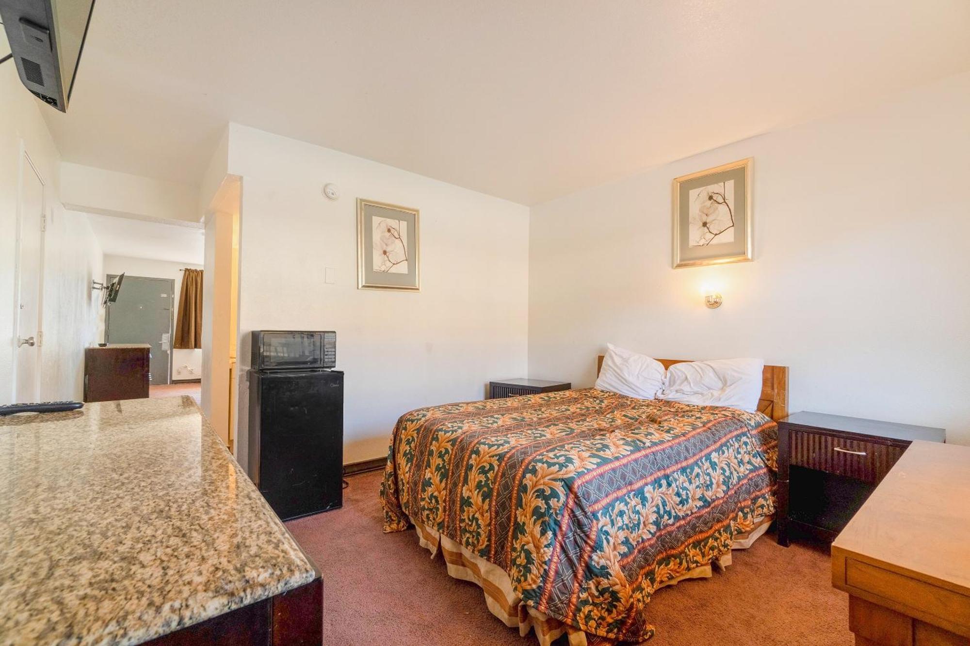 Motel Castle & By Oyo 2*