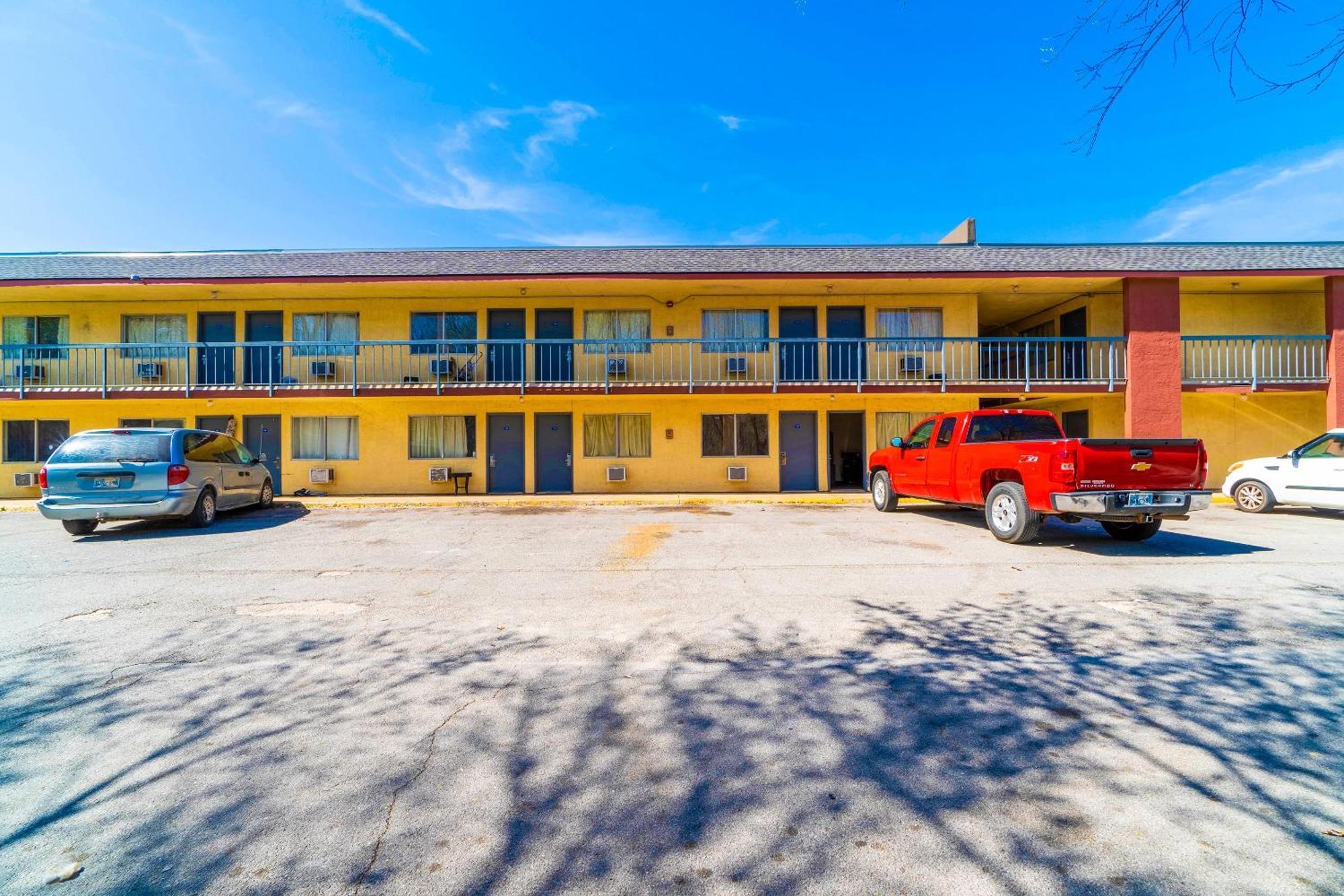 Motel Castle & By Oyo Chickasha