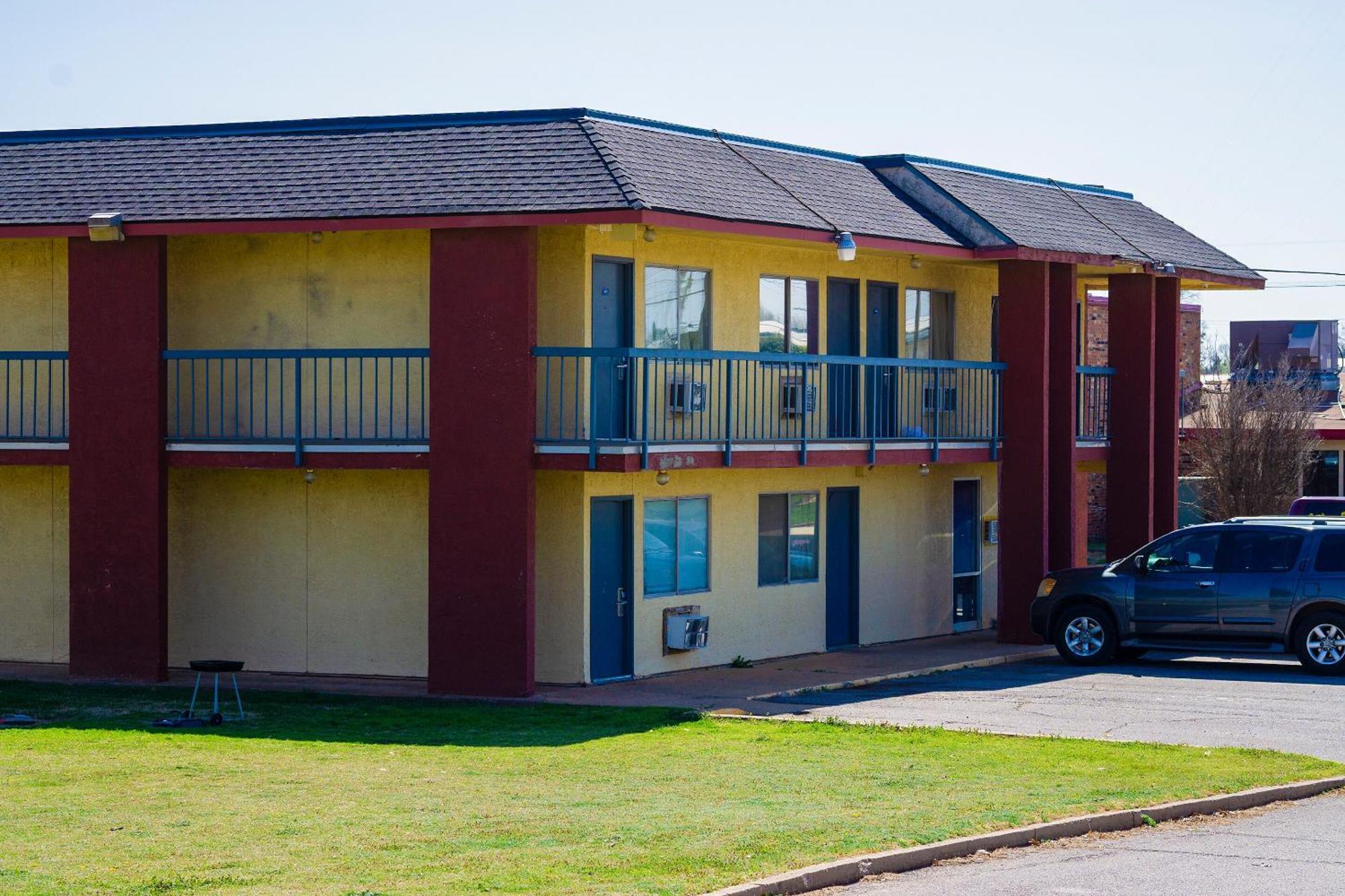 Castle & By Oyo Motel 2*