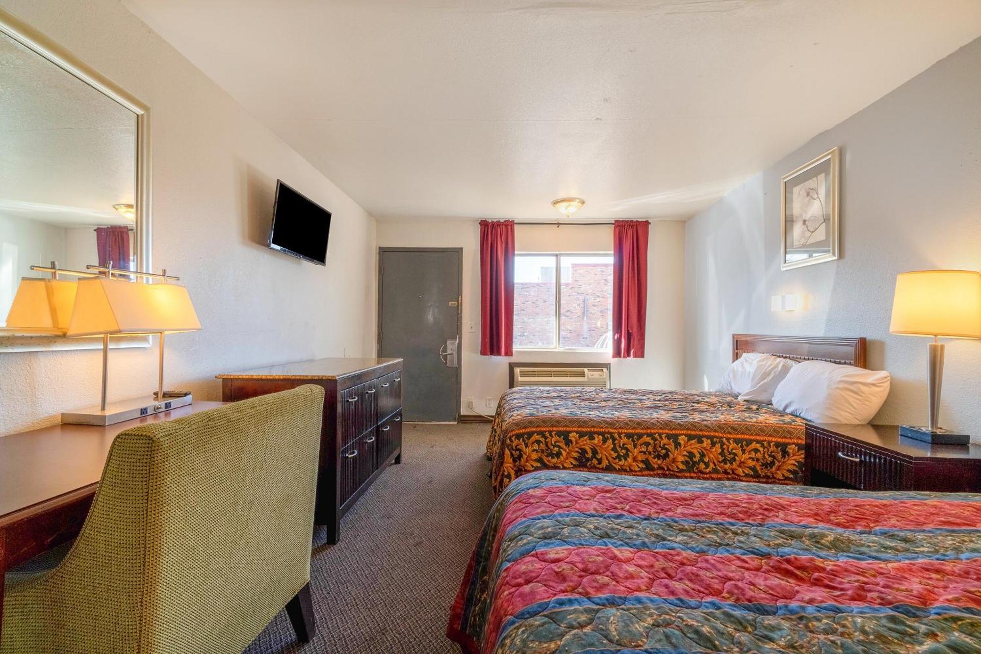 Motel Castle & By Oyo 2*