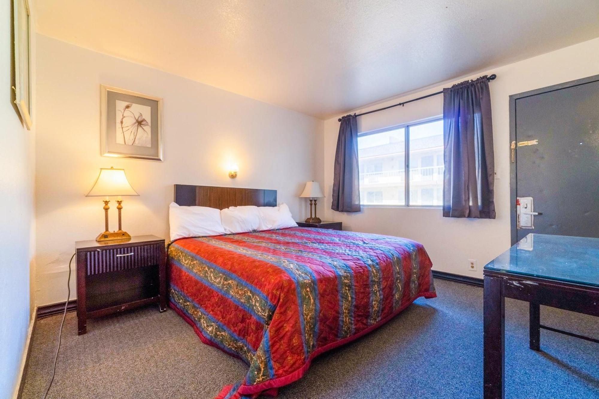 Castle & By Oyo Motel Chickasha