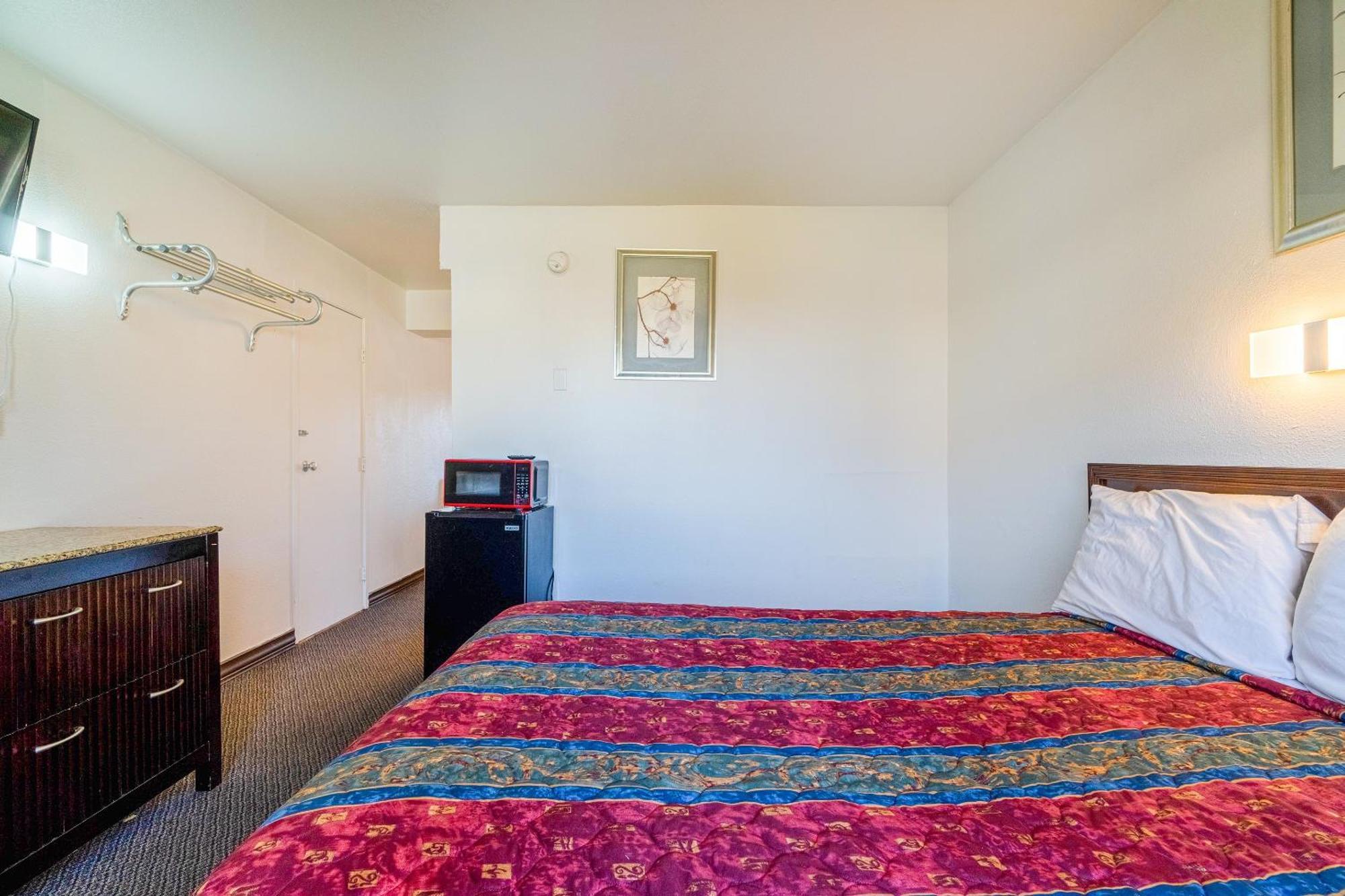 Castle & By Oyo Motel Chickasha