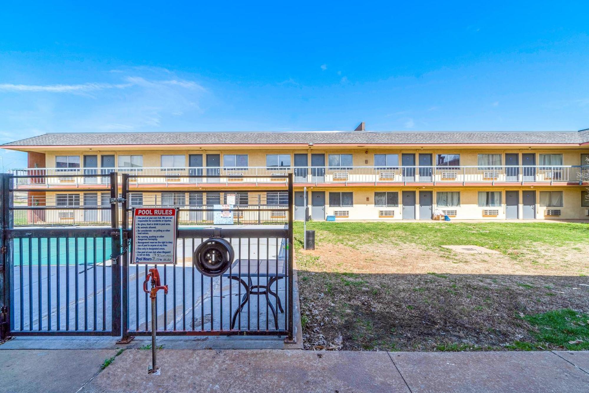 Motel Castle & By Oyo Chickasha